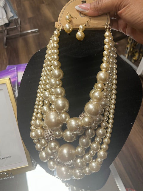 The Diva-Layered Pear Necklace